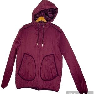 NWT MENS MEDIUM URBAN OUTFITTERS HOODED RAIN JACKET MAROON